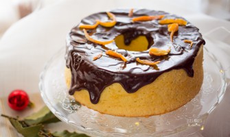 Chiffon Cake con crema al mascarpone e caramello e glassa al cioccolato