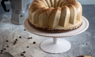 Parfait al caffè su biscuit al cioccolato liquido